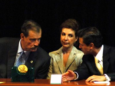 Fox le cobra réditos a Peña Nieto