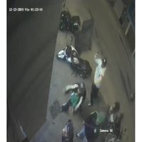 Joven es atacado brutalmente a golpes y con machete por supuestos aficionados del Nacional (Video)