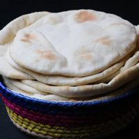 Pan pita o árabe: suavecito y listo en minutos para acompañar con la merienda del finde
