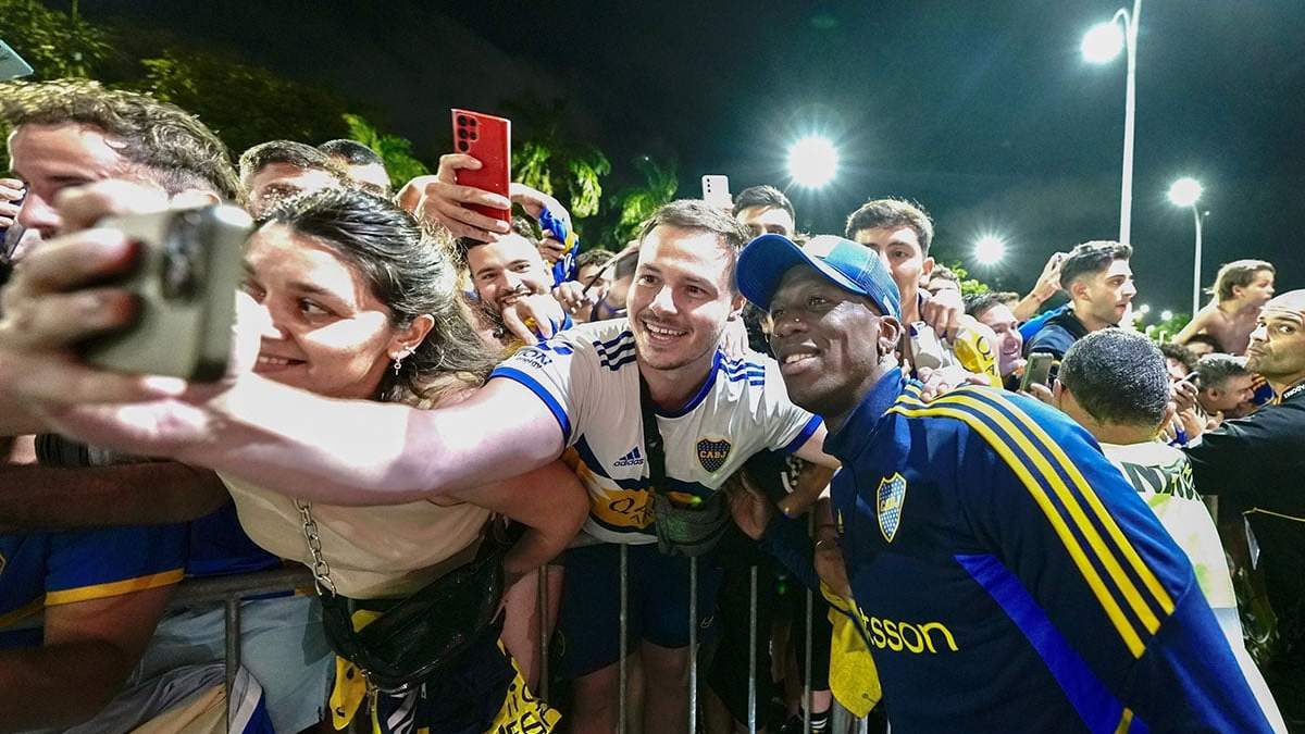 Ya no tan ídolo, Luis Advíncula fue perdiendo terreno en Boca