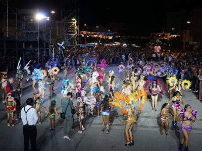 Zapala vivirá una segunda noche movida y nostálgica en el gran Corso de Carnaval