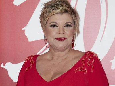 "Cambia de vestuario": fulminan a Terelu Campos por su último look en Viva la vida