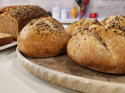Pan sin amasar y en heladera: no salgas corriendo a la panadería y hacé esta receta perfecta el desayuno o almuerzo