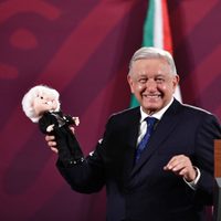 López Obrador presume en la mañanera el Amlito que habla: “Me canso ganso”