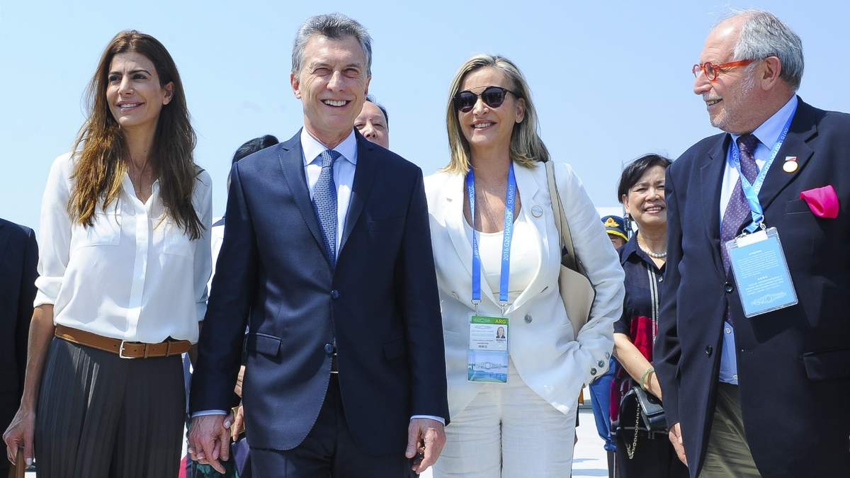 El expresidente Mauricio Macri en China durante una reunión del G20. Fue recibido por el embajador Diego Guelar.