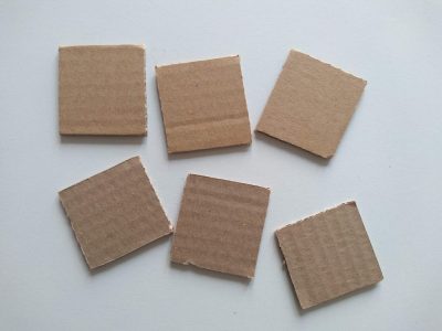 Si tenés retazos de cartón, guardalos y armá esta genial idea para poner en tu mesa de luz