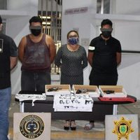 Policía de Mérida detiene a tres personas por colgar mantas con amenazas al gobierno