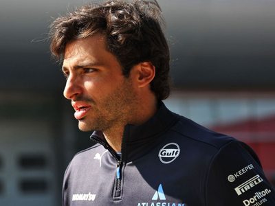 Con más de 10 apellidos: el increíble nombre completo de Carlos Sainz
