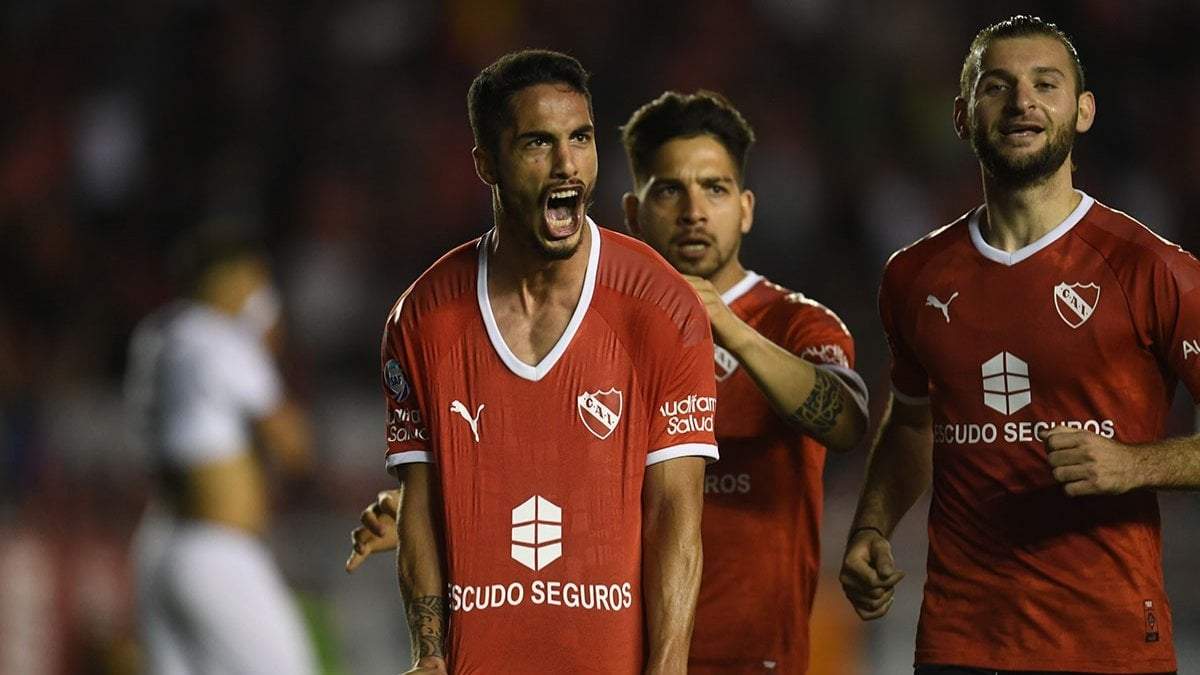 Nicolás Figal festeja con Benítez. Fuente (Instagram)