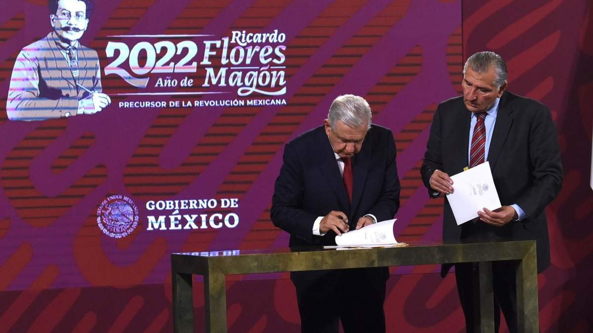 AMLO firma decreto para abastecer agua a NL