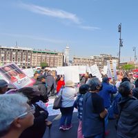 Electricistas del SME realizan marcha para exigir que se encarcele a Felipe Calderón