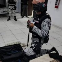 Sedena se deslinda de elementos de la Guardia Nacional detenidos con 50 mil dólares y armas