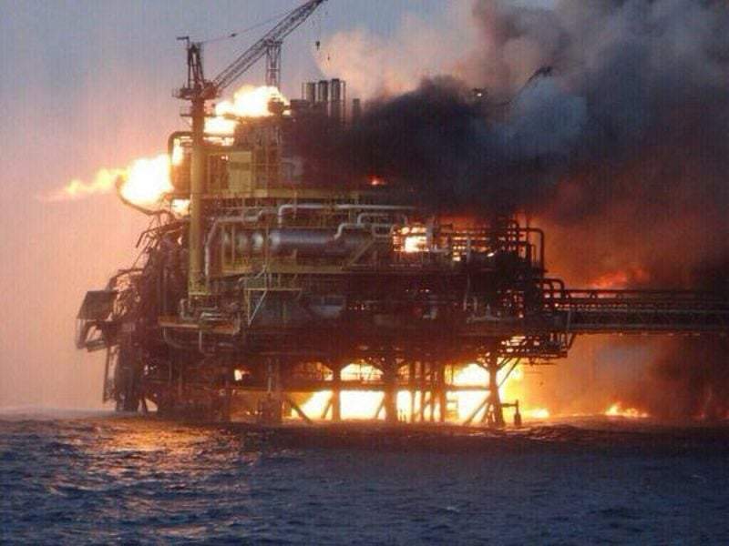 Plataforma de Pemex en Campeche, abril de 2015. En Extracción y Explotación se registraron durante 2025 cuatro mil 915 condiciones pendientes y tres mil 553 condiciones prescritas