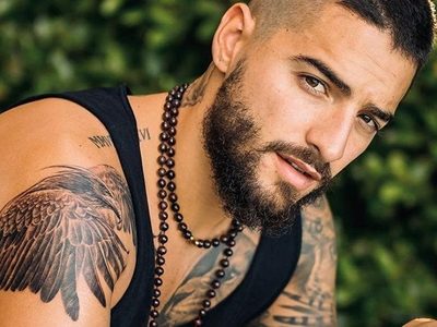 ¿Demasiado? Maluma y un outfit que hizo estallar las redes ¡Lo comparan con una famosa mujer!