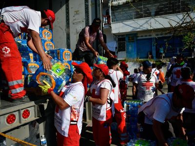 Cruz Roja llama a la población a seguir apoyando a la población afectada por Otis en Acapulco