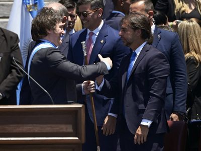 Javier Milei tendrá su primer encuentro bilateral con Luis Lacalle Pou