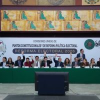 Sin los votos del PT y PVEM, Morena aprueba en comisiones el dictamen de la reforma electoral