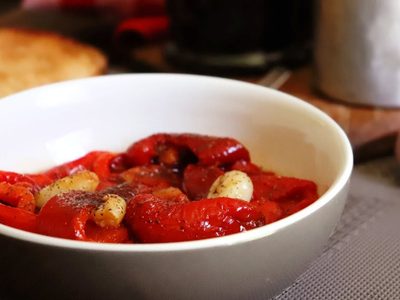 Morrones asados: una receta perfecta para picotear, sin gastar fortuna y lista en tiempo récord