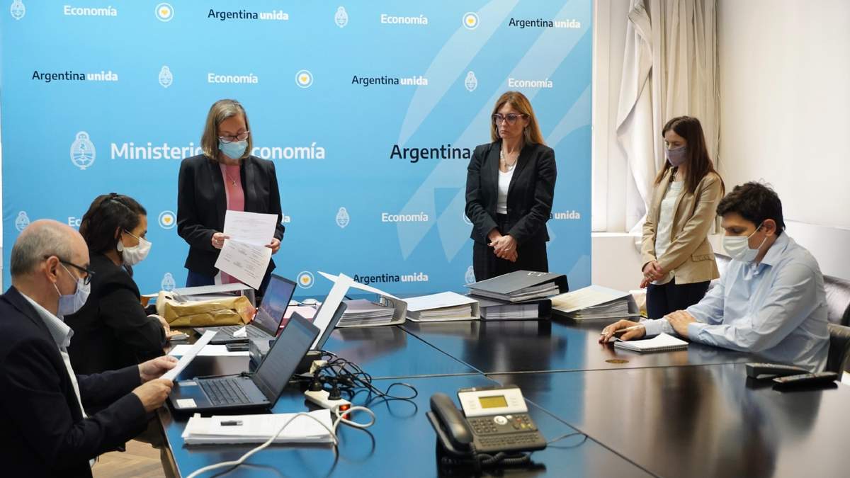 La apertura de sobres de la licitación de PERMER. Fuente: (Twitter)
