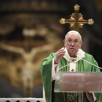 Papa defiende necesidad de pagar impuestos para que los débiles no sean aplastados por los poderosos