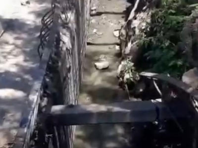 Alerta en Villa del Parque: aguas servidas y olores nauseabundos inundan la zona