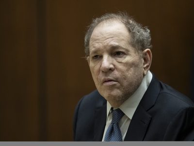 ¿Por qué un tribunal de apelaciones anuló la condena por violación contra Harvey Weinstein?