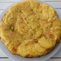 Tortilla de papas sin huevo: en pocos minutos y con esta espectacular idea, una receta que salva tu almuerzo