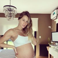 Mica Viciconte hizo una audaz apuesta a días de dar a luz