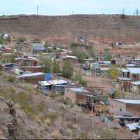 Un hombre atacó a puñaladas a una mujer que le había dado refugio en su casa en Neuquén