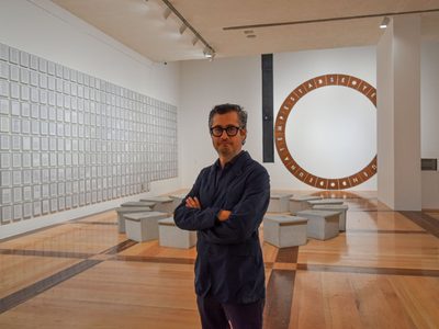 La delgada línea entre escritura y artes de Méndez Blake en el MARCO