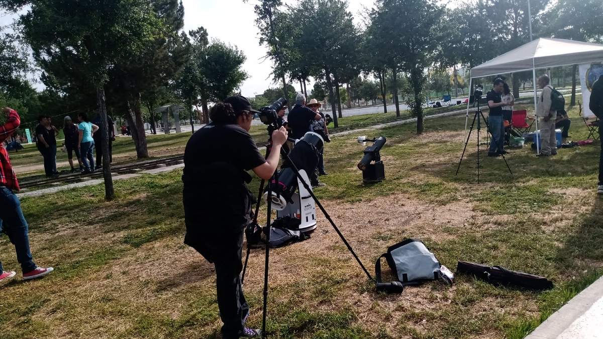 Espectadores por el eclipse