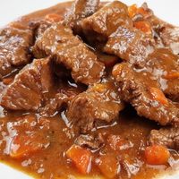 Carne estofada en salsa: se corta con cuchara y es súper rendidora para varios días