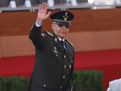 Reaparece el general Salvador Cienfuegos en ceremonia de Sheinbaum