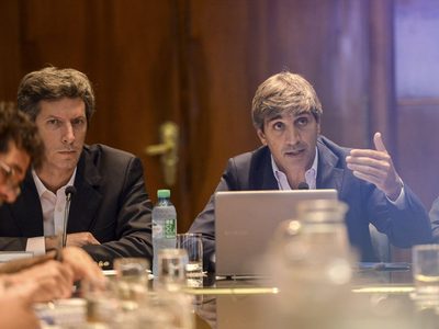 Caputo volvió a negar que el dólar esté atrasado