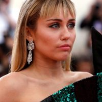Miley Cyrus demostró su faceta como modelo y recibió la aprobación de Bella Hadid