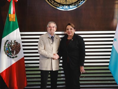 Presidenta de Honduras llega a México; se reunirá con Sheinbaum