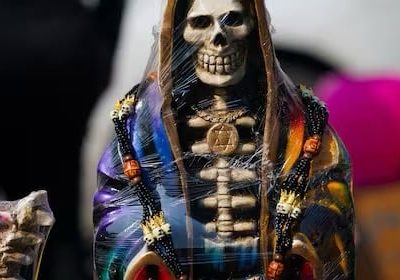 Asesinan a líder de culto a la Santa Muerte en un altar de Guanajuato