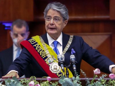 El nuevo presidente de Ecuador, Guillermo Lasso, promete acelerar las vacunaciones