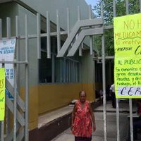'Cierran” Hospital Regional de Pinotepa Nacional en demanda de medicamentos y cese del director