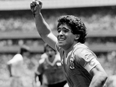 Duelo nacional por Diego Maradona: qué actividades fueron suspendidas en el decreto