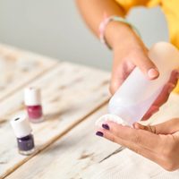 Si te quedaste sin quitaesmalte, no te preocupes, hacé este casero usando solo 2 ingredientes