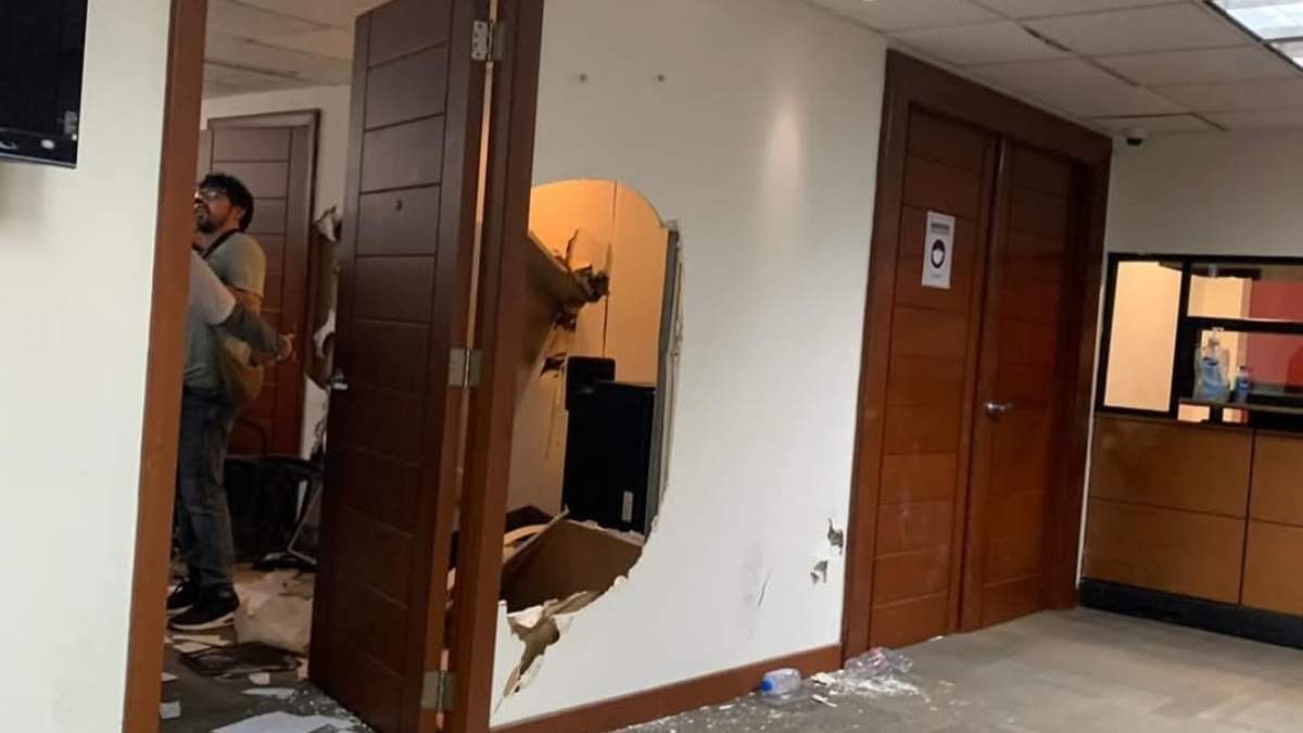 Daños en el Palacio de Gobierno de Sinaloa
