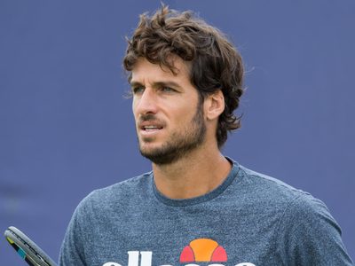 Accidente de tránsito en Marbella: Feliciano López sufre un percance y colisiona con otro coche