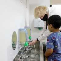 Boris Johnson pide a la población "seguir las normas" mientras avanza la desescalada en Reino Unido