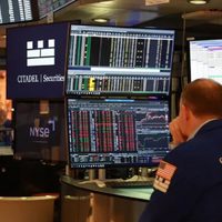 El riesgo país quedó por debajo de los 500 puntos y marcó su nivel más bajo en más de siete años