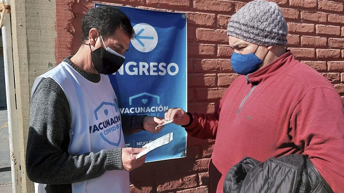 Campaña de vacunación contra el coronavirus en Neuquén. Fuente: (Twitter)