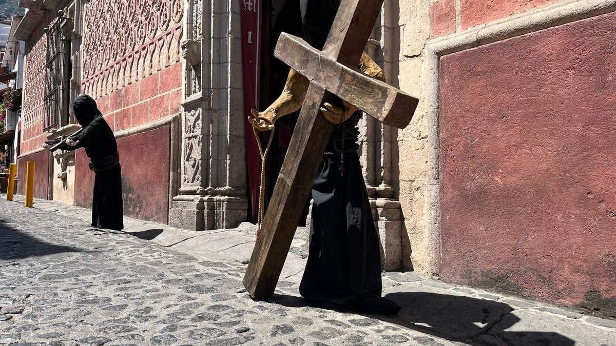 Preparativos de Semana Santa en Taxco