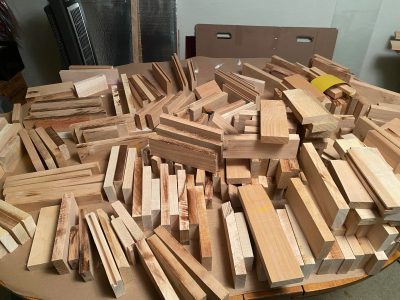 No gastes un peso: transformá los retazos de madera que ibas a tirar en este proyecto hermoso para poner en tu oficina