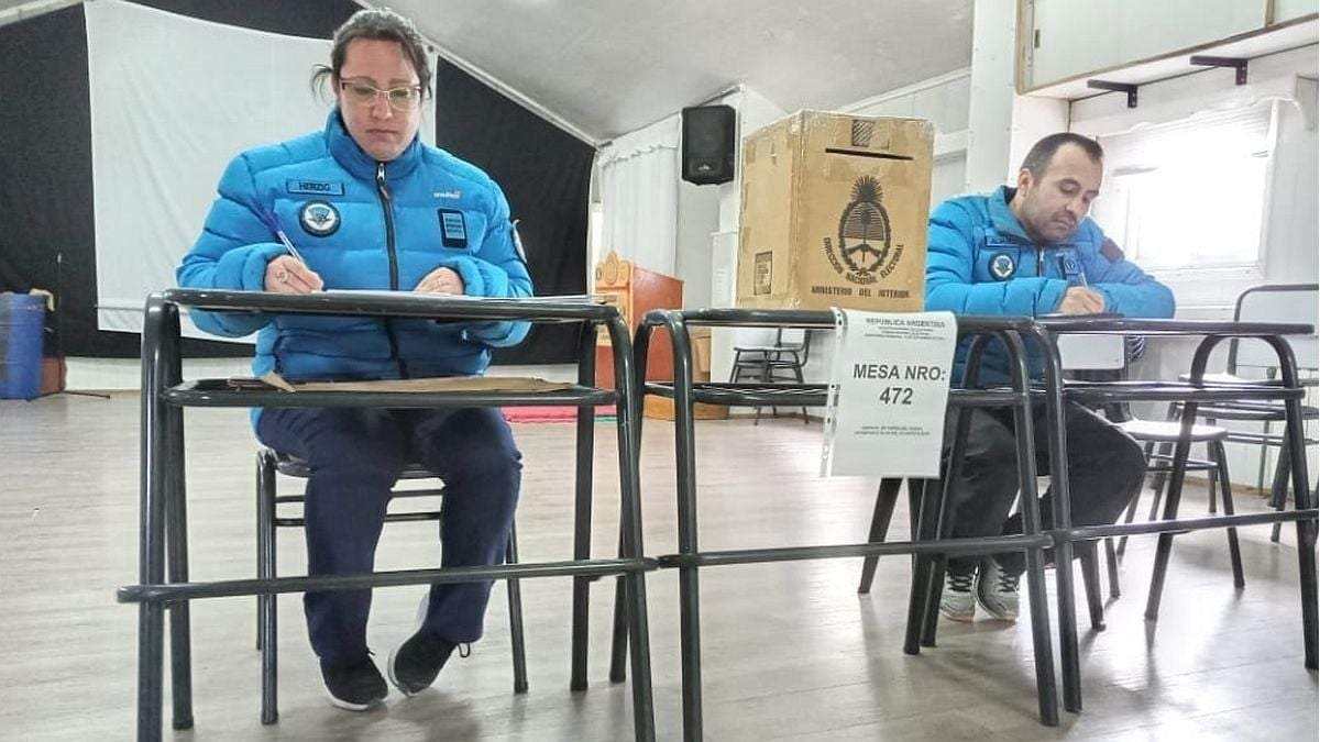 Votación en la Antártida. Fuente: (Twitter)