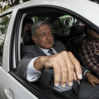 En reunión privada, AMLO llama a diputados de Morena a 'resistir a las tentaciones del poder”